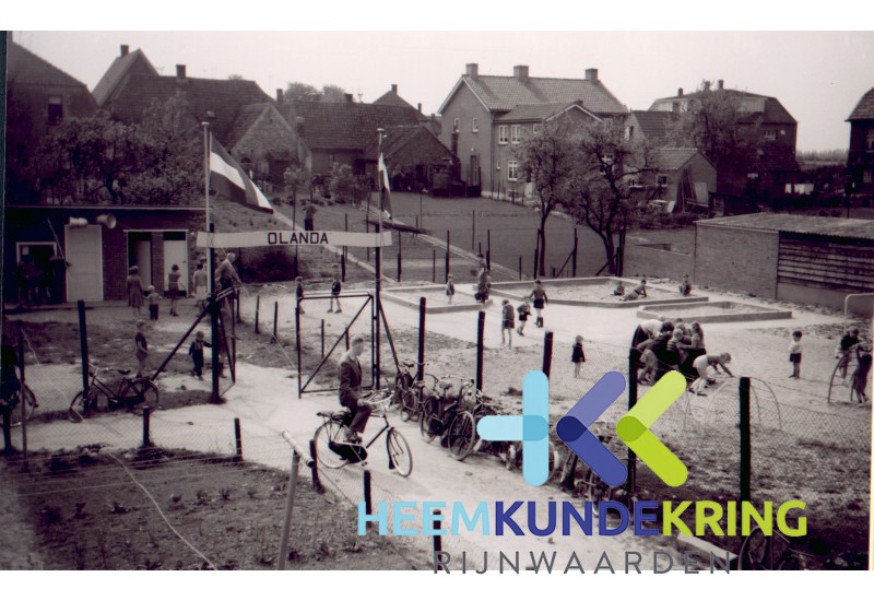 13 opening speeltuin ongeveer 1958 + achterkant huizen tolhuisstr.